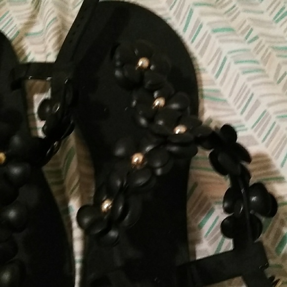 Shoes - Picture 3 of 4